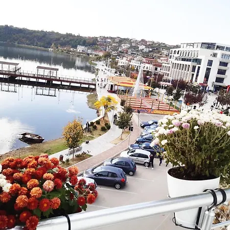 Ku&na فندق Belsh