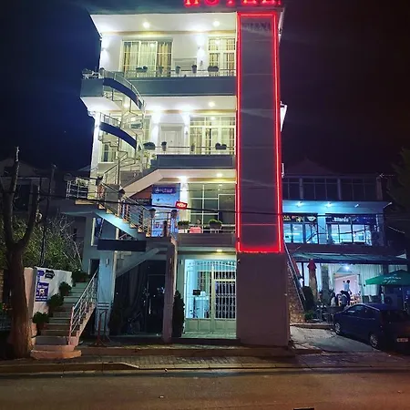 Ku&na فندق Belsh